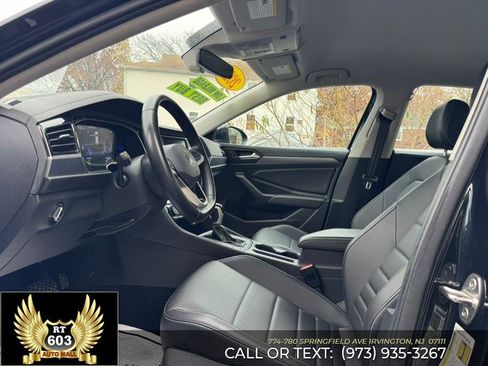 Used 2024 Volkswagen Jetta SE image 20