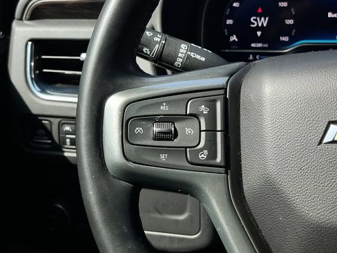 Used 2023 Chevrolet Suburban LT w/ Luxury Package RWD image 13