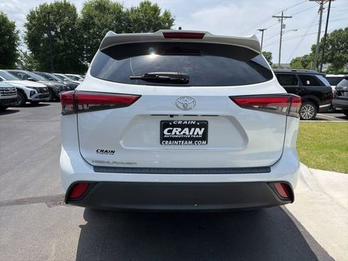 Used 2023 Toyota Highlander L FWD image 7