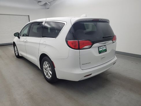 Used 2017 Chrysler Pacifica LX FWD image 5