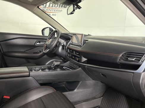 Used 2025 Nissan Rogue SV w/ Rock Creek Premium Package AWD/4WD image 33