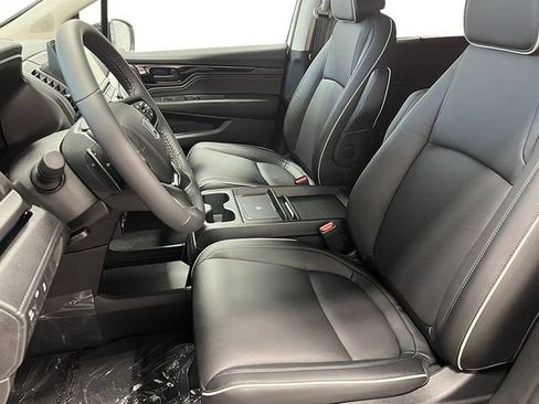 New 2026 Honda Odyssey Touring image 11