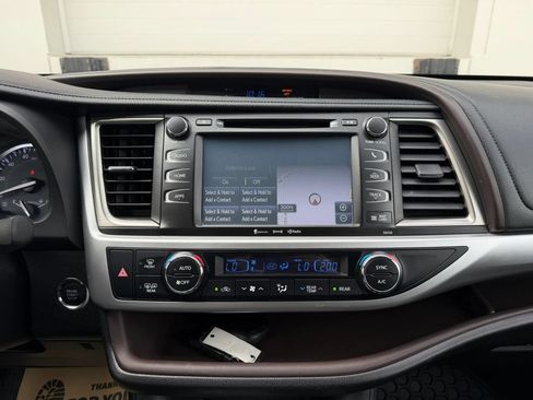 Used 2016 Toyota Highlander XLE AWD/4WD image 19
