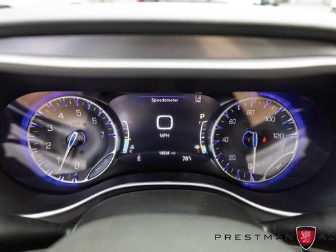 Used 2025 Chrysler Pacifica Select FWD image 25