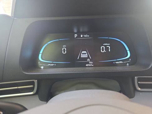 Used 2025 Hyundai Elantra SE image 17