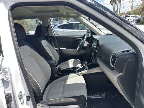 Used 2025 Hyundai Venue SEL FWD image 29