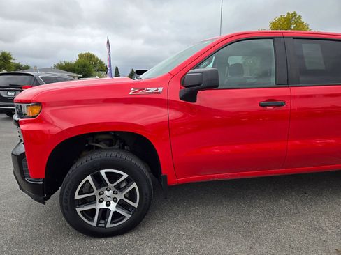 Used 2019 Chevrolet Silverado 1500 Custom Trail Boss w/ Custom Convenience Package image 2