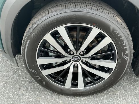 Certified 2025 Nissan Pathfinder Platinum w/ Cargo Package image 8