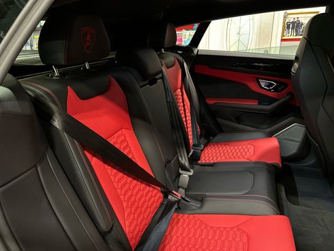 Used 2022 Lamborghini Urus image 24