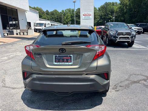 Used 2021 Toyota C-HR XLE FWD image 4