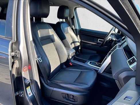 Used 2018 Land Rover Discovery Sport SE image 7