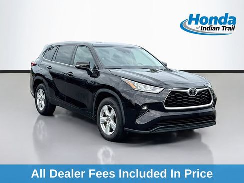 Used 2020 Toyota Highlander LE FWD image 1