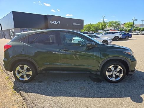Used 2017 Honda HR-V EX image 2