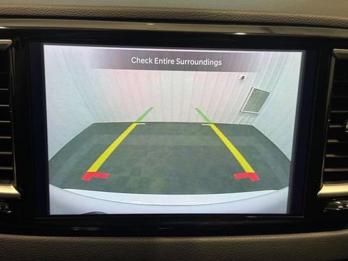Used 2024 Chrysler Pacifica Touring-L FWD image 33