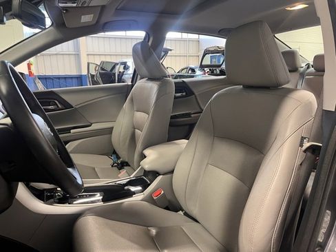 Used 2017 Honda Accord Touring image 22