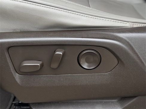 Used 2022 GMC Yukon SLT w/ SLT Premium Package image 28