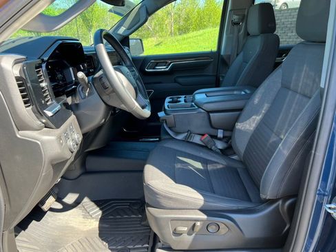 Used 2023 Chevrolet Silverado 1500 RST w/ Z71 Off-Road Package AWD/4WD image 4