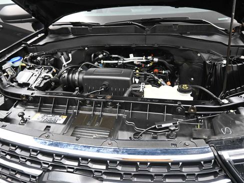 Used 2023 Ford Explorer XLT w/ Equipment Group 202A image 11