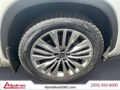 Used 2025 Toyota Highlander Platinum AWD/4WD image 14