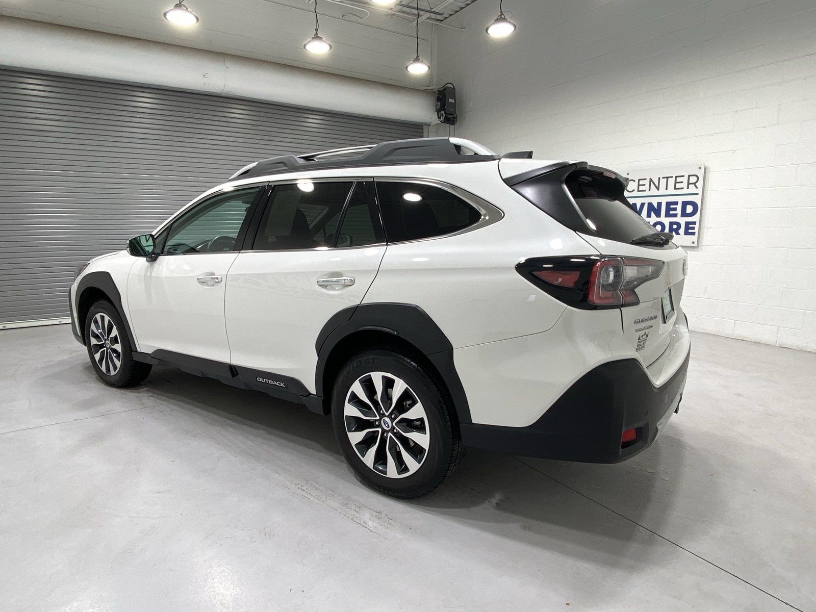 Used 2023 Subaru Outback Touring XT AWD/4WD image 6