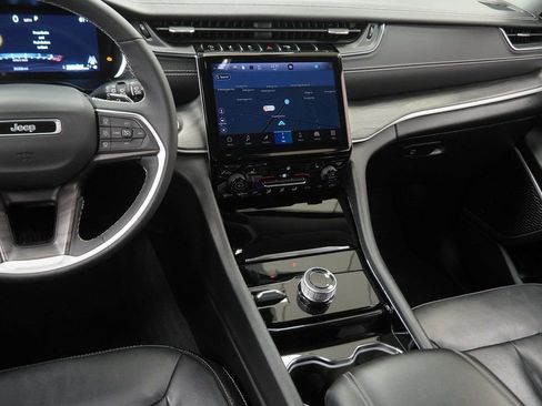 Used 2023 Jeep Grand Cherokee Limited w/ Black Appearance Package image 21