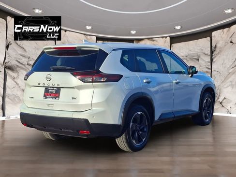 Used 2024 Nissan Rogue SV image 6