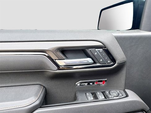 Used 2025 GMC Sierra 1500 AT4 image 9