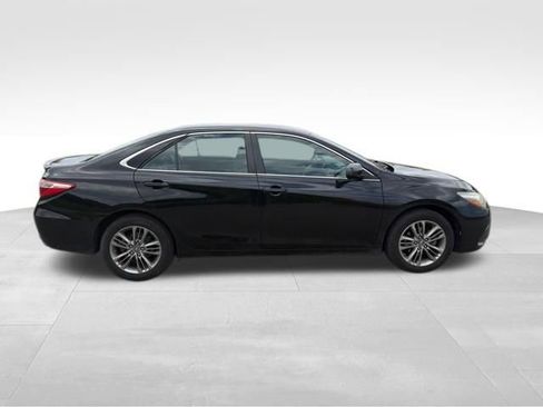 Used 2016 Toyota Camry SE FWD image 2