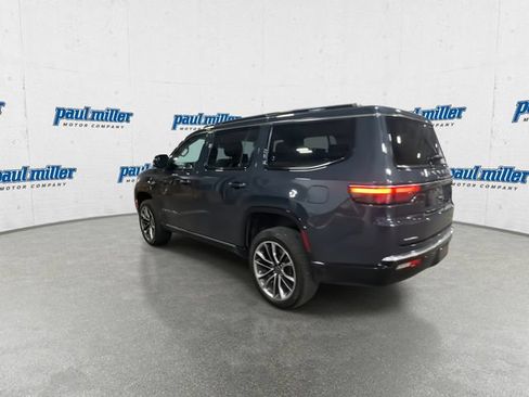 Used 2023 Jeep Wagoneer Series III w/ Premium Group I AWD/4WD image 8
