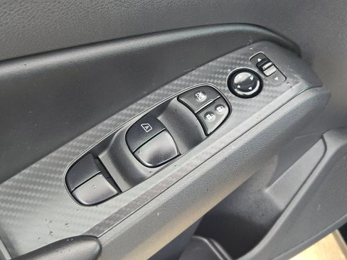 Used 2025 Nissan Altima 2.5 S FWD image 12