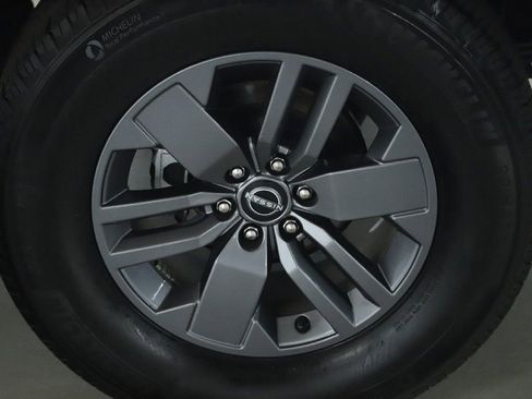 Certified 2025 Nissan Frontier SV RWD image 40