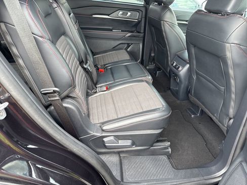 Used 2025 Ford Explorer ST-Line w/ ST-Line Street Pack AWD/4WD image 22