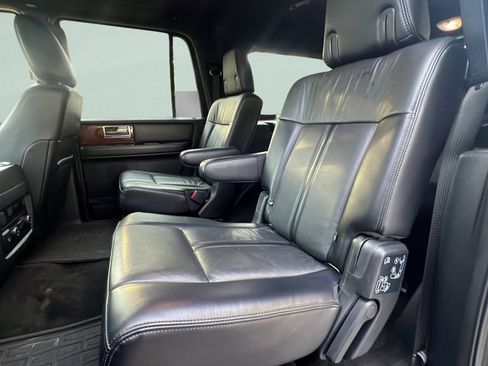 Used 2017 Lincoln Navigator L Select RWD image 9