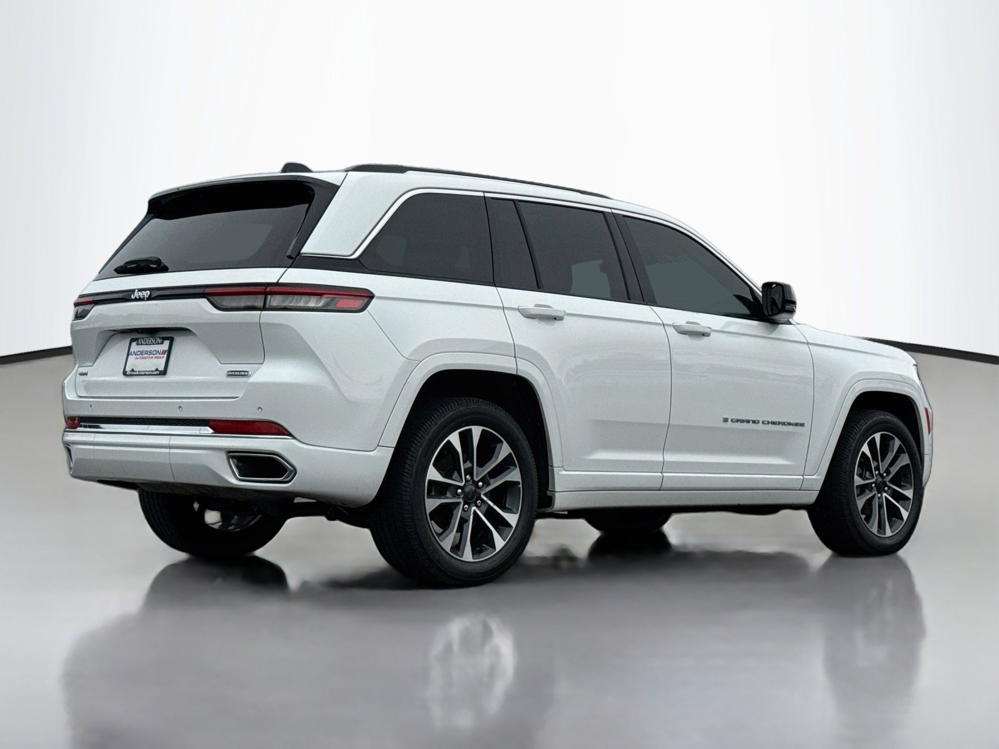 Used 2023 Jeep Grand Cherokee Overland AWD/4WD image 7