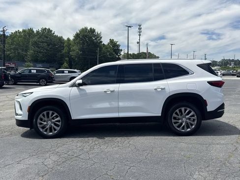 Used 2025 Buick Enclave Preferred AWD/4WD image 4
