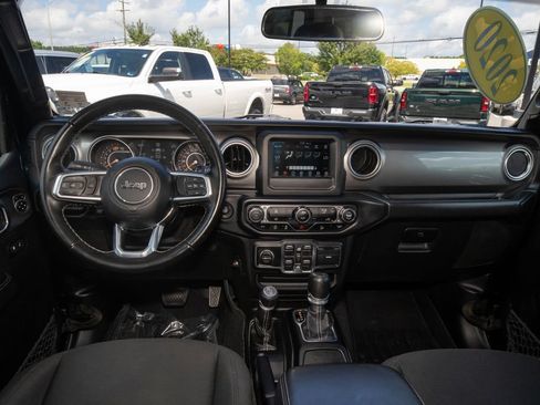 Used 2020 Jeep Wrangler Unlimited Sahara AWD/4WD image 18