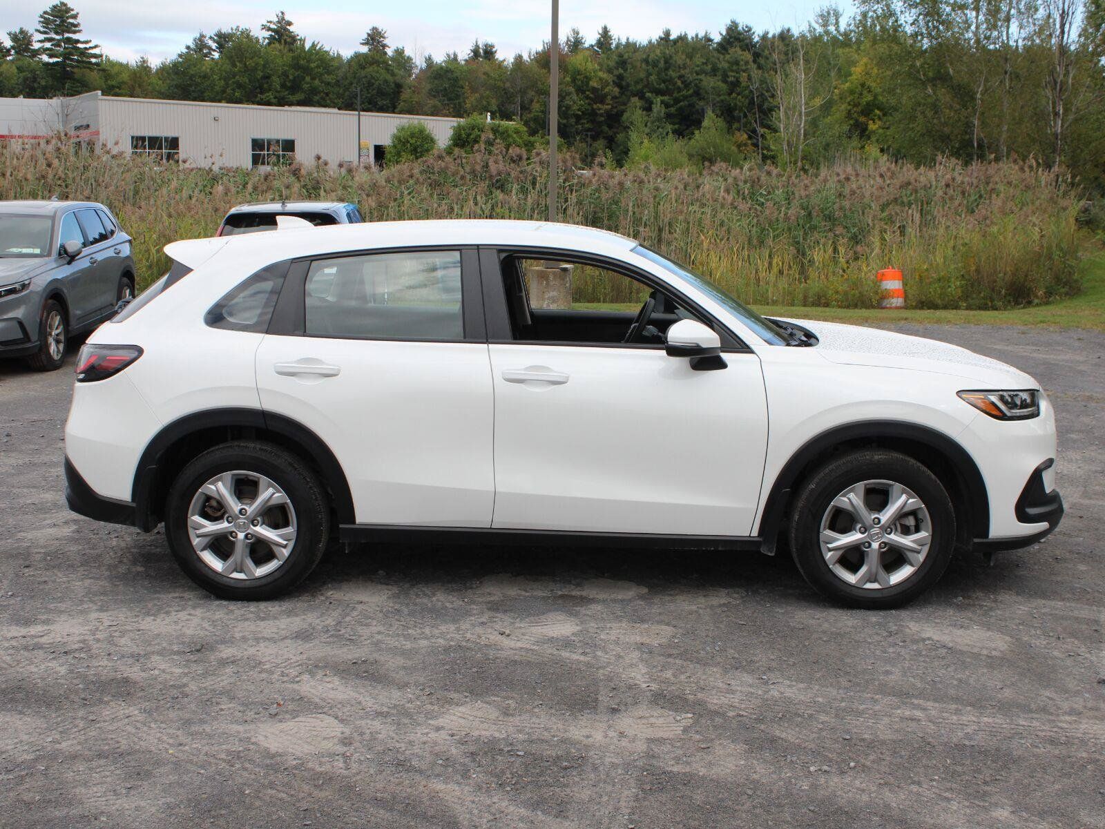 Certified 2025 Honda HR-V LX image 4