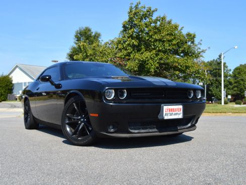 Used 2017 Dodge Challenger SXT Plus image 21