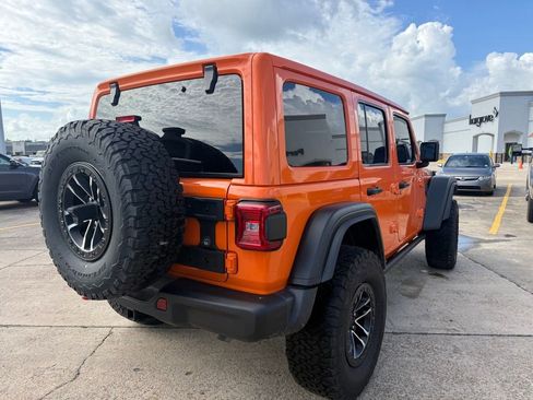 Used 2025 Jeep Wrangler Unlimited Rubicon w/ XTREMEE 35" Tire Package AWD/4WD image 10