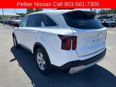 Used 2025 Kia Sorento LX FWD image 5
