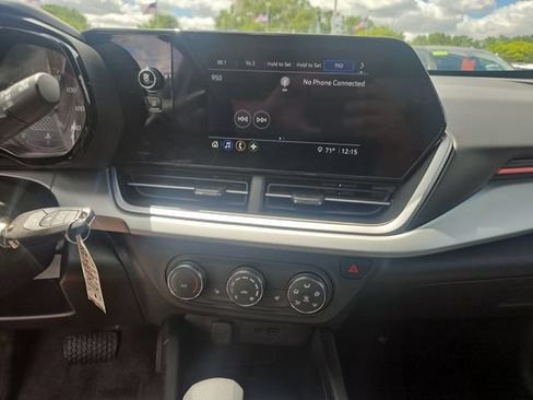Used 2025 Chevrolet Trax RS FWD image 18