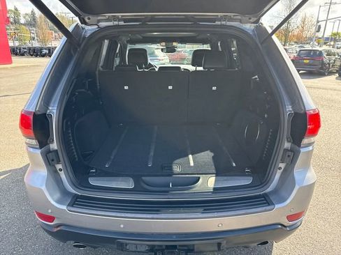 Used 2017 Jeep Grand Cherokee Trailhawk w/ Trailhawk Luxury Group AWD/4WD image 12