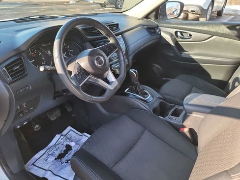 Used 2017 Nissan Rogue SV image 10