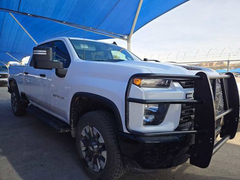 Used 2021 Chevrolet Silverado 2500 Custom w/ Custom Value Package image 2