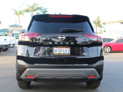 Used 2023 Nissan Rogue SV image 4