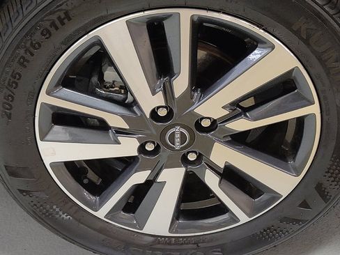 Used 2025 Nissan Versa SV FWD image 31