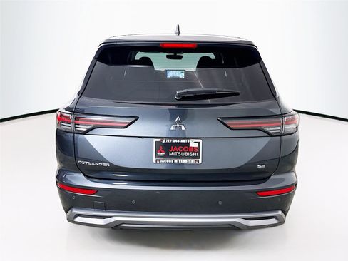 New 2026 Mitsubishi Outlander SE image 6