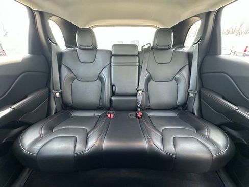 Used 2019 Jeep Cherokee Trailhawk AWD/4WD image 17