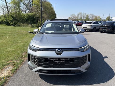New 2026 Volkswagen Tiguan SE AWD/4WD image 2