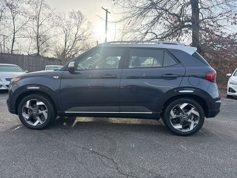 Used 2023 Hyundai Venue Limited w/ Cargo Package image 9